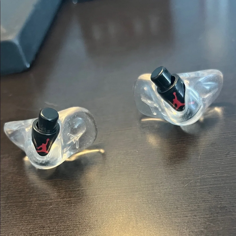 Jordan Shoe Accessories with Red Logo - Picture 2 of 3